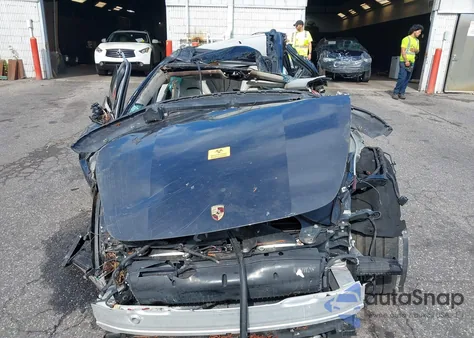 2017 Porsche Panamera 4S z USA, uszkodzony, nr VIN WP0AB2A71HL122382